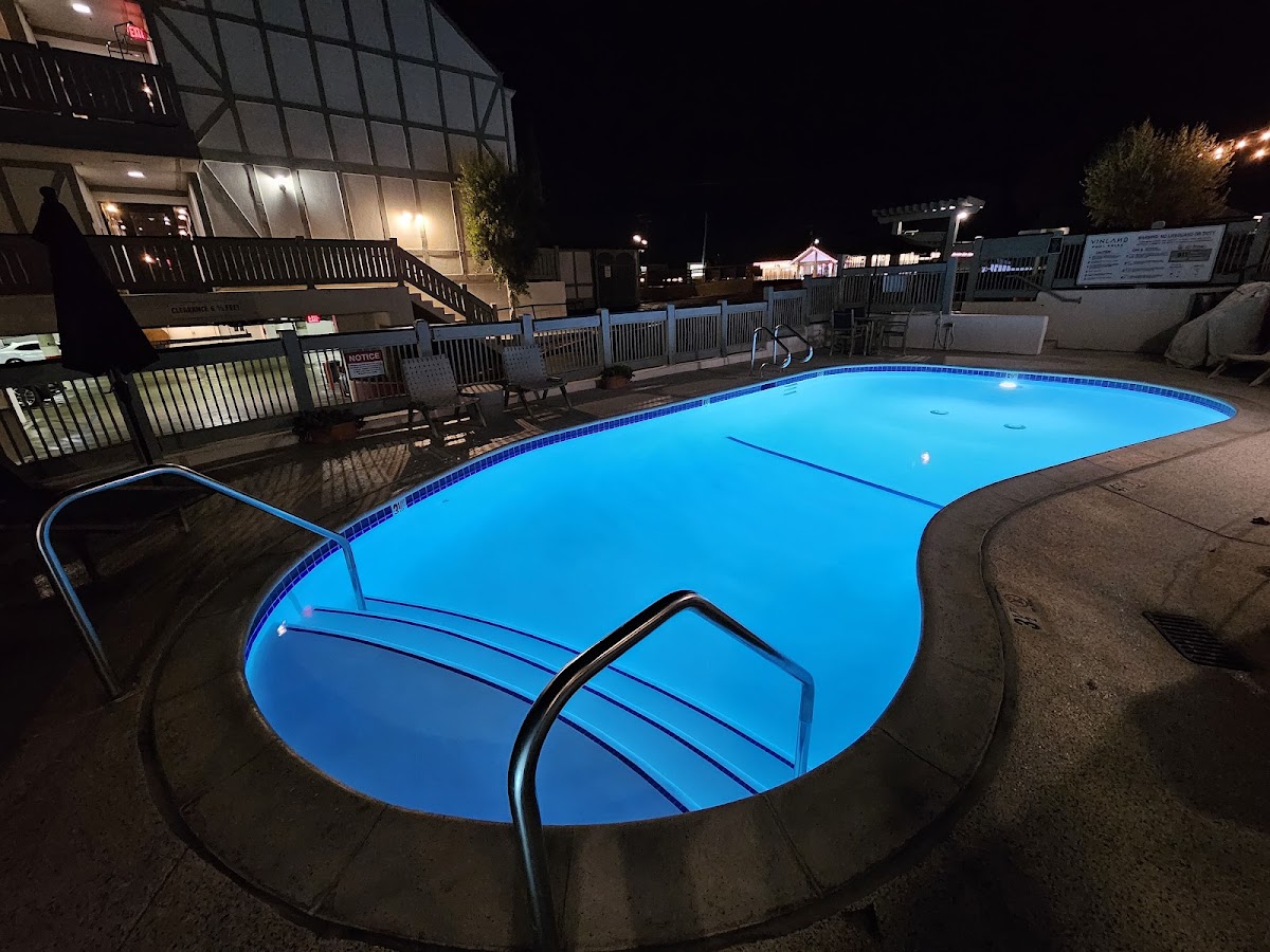 Vinland Hotel and Lounge photo 3