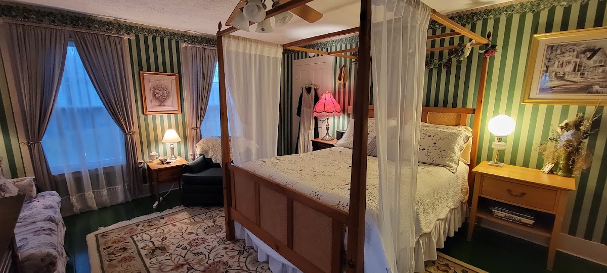 1830 Hallauer House Bed & Breakfast LLC photo 3