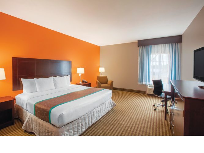 La Quinta Inn & Suites Houston Bush Intl Airport E photo 2