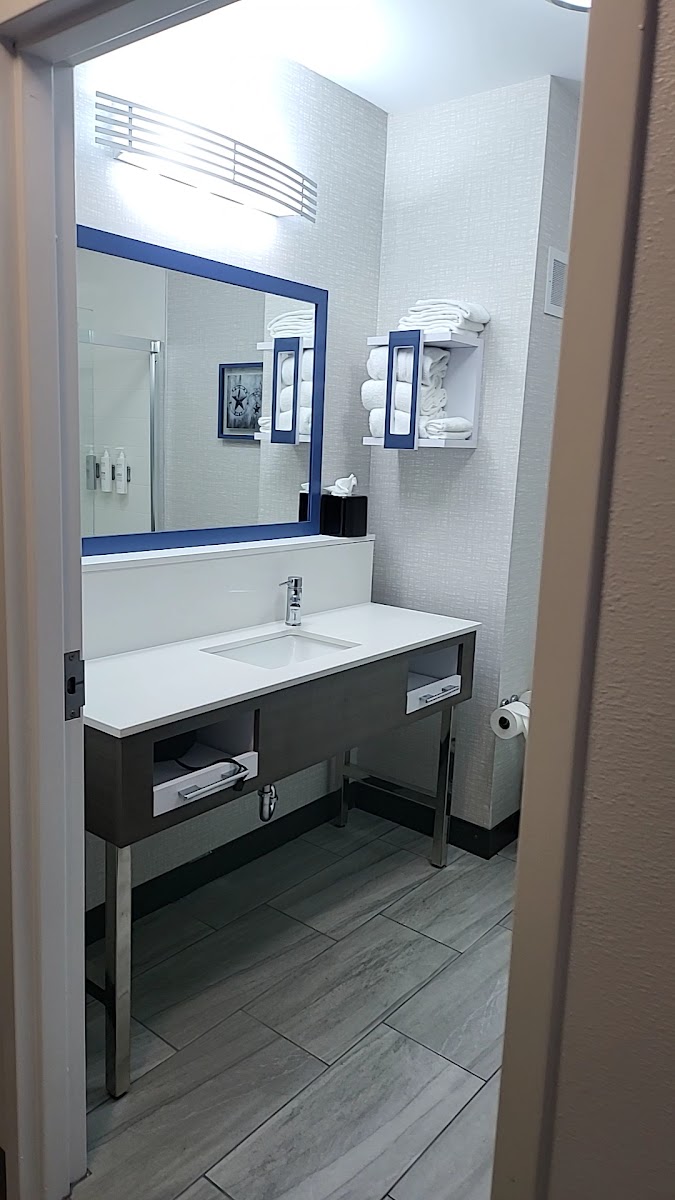 Hampton Inn & Suites Dallas-DFW ARPT W-SH 183 Hurst photo 2
