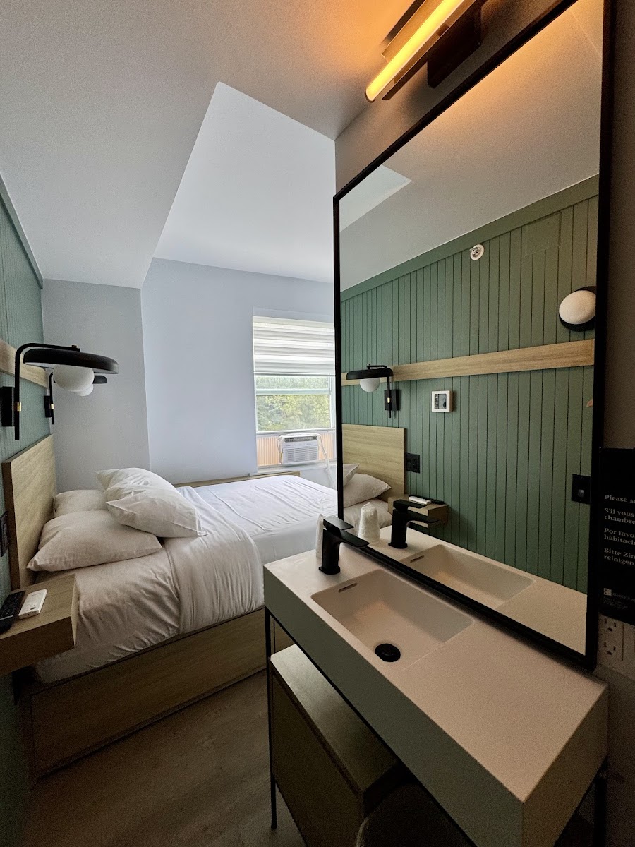Riverside Tower Hotel
