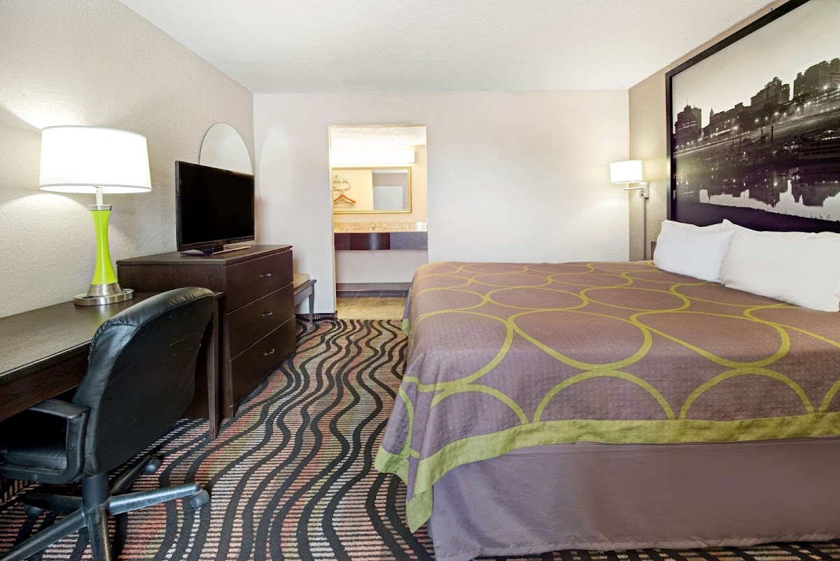 Super 8 by Wyndham Lakeland photo 2