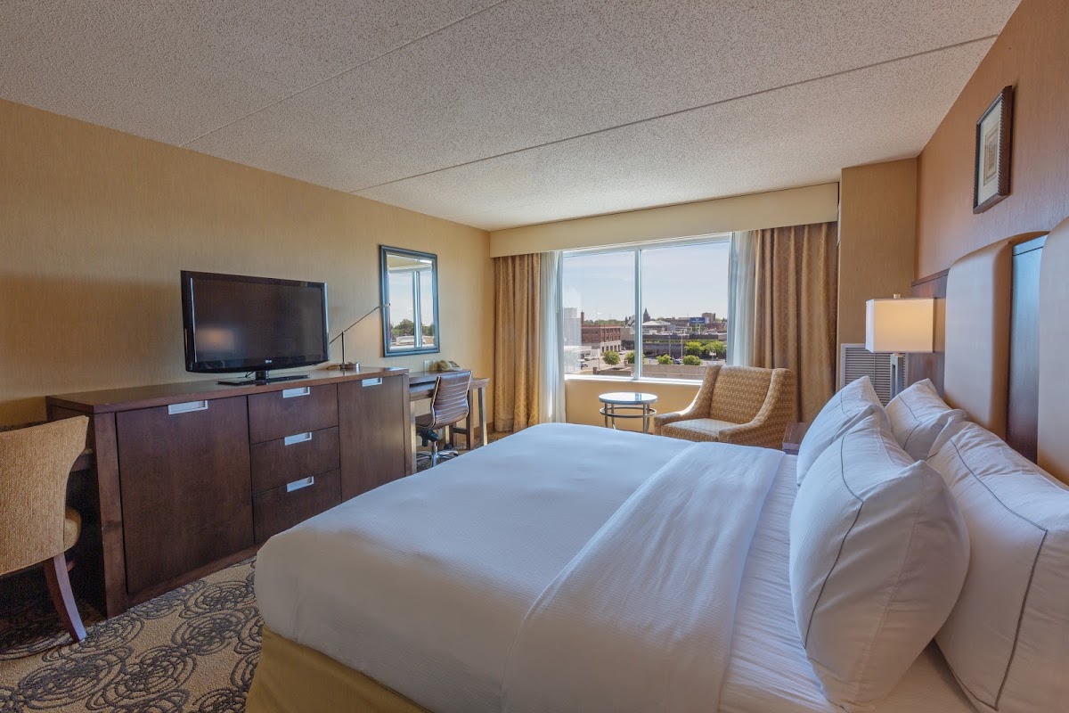 DoubleTree by Hilton Hotel Bay City - Riverfront photo 2