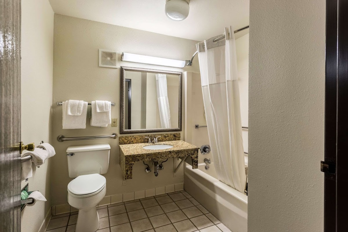 Quality Inn Tupelo Central photo 3