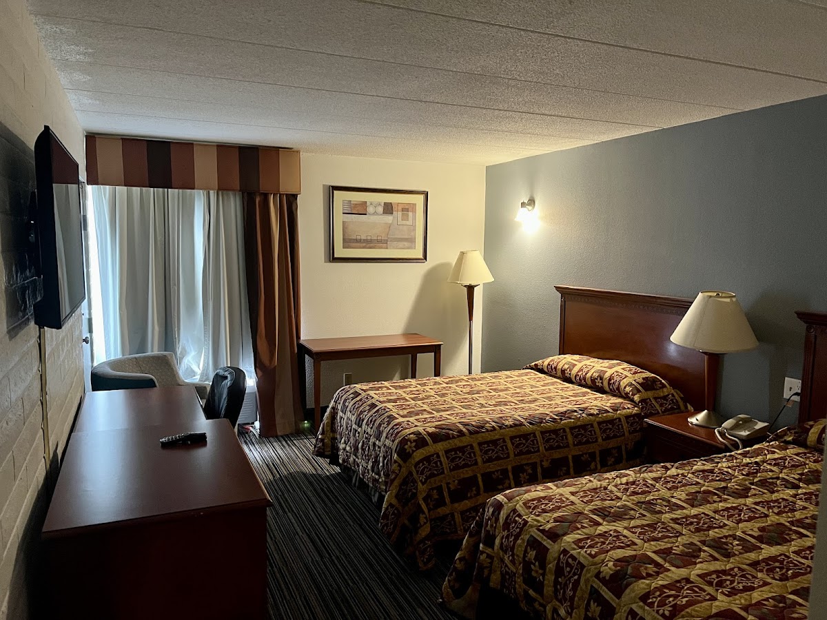 Knights Inn Dayton at Poe Ave photo 3