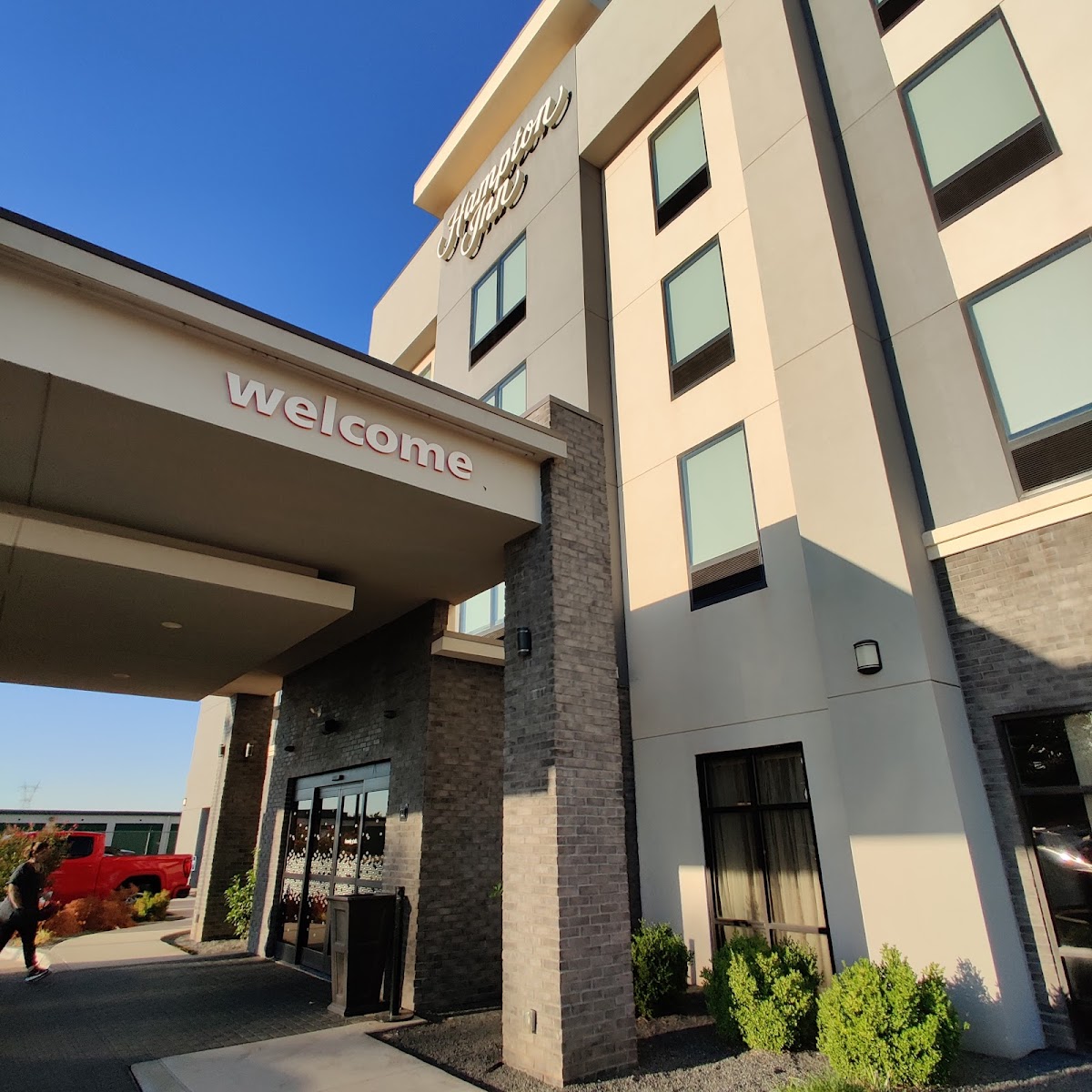 Hampton Inn Mustang