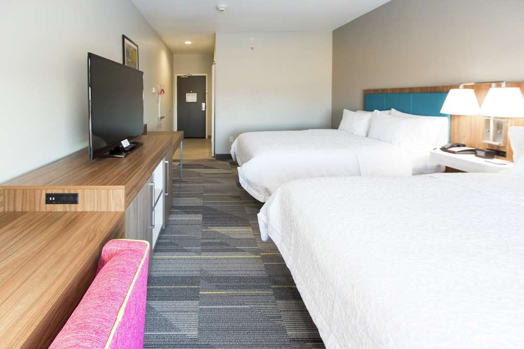 Hampton Inn Mustang photo 3