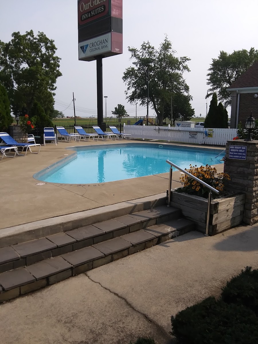 OurGuest Inn & Suites Downtown Port Clinton photo 2