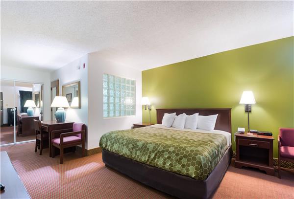 Econo Lodge Inn & Suites Knoxville East photo 2