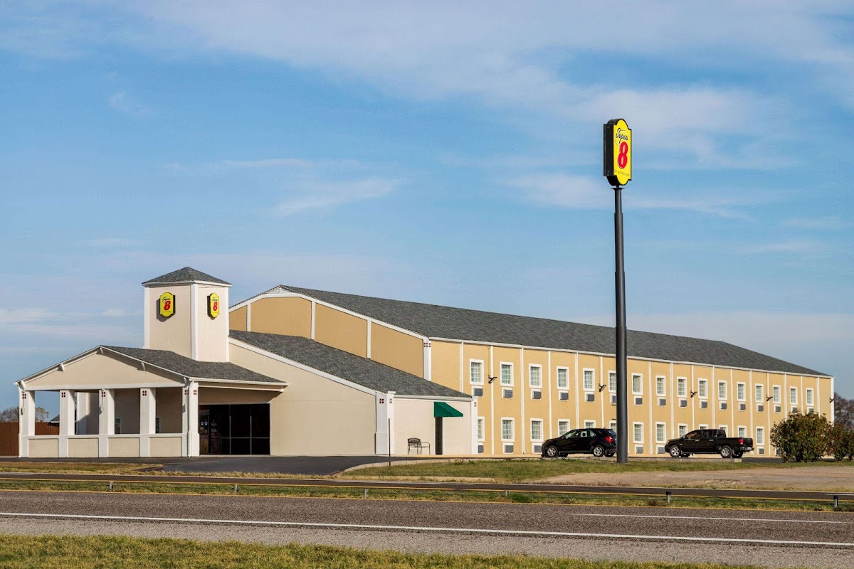 Super 8 by Wyndham Gainesville TX