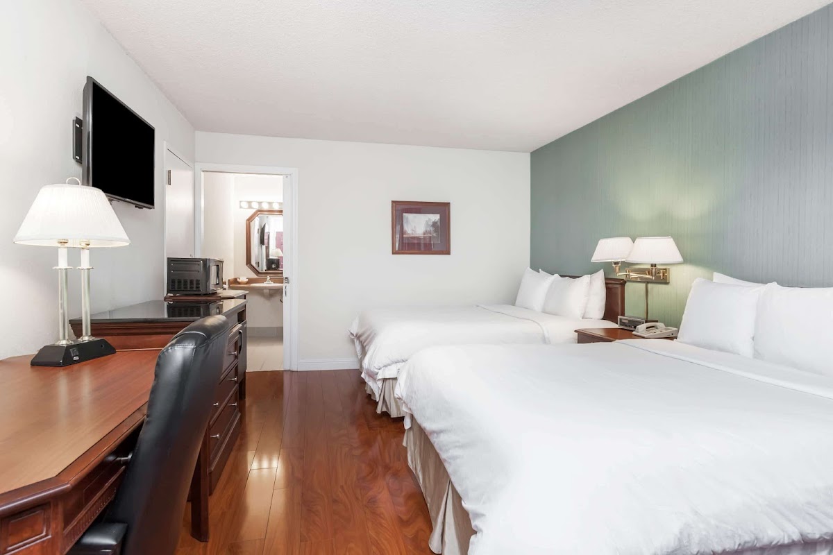 Days Inn & Suites by Wyndham Sunnyvale photo 2