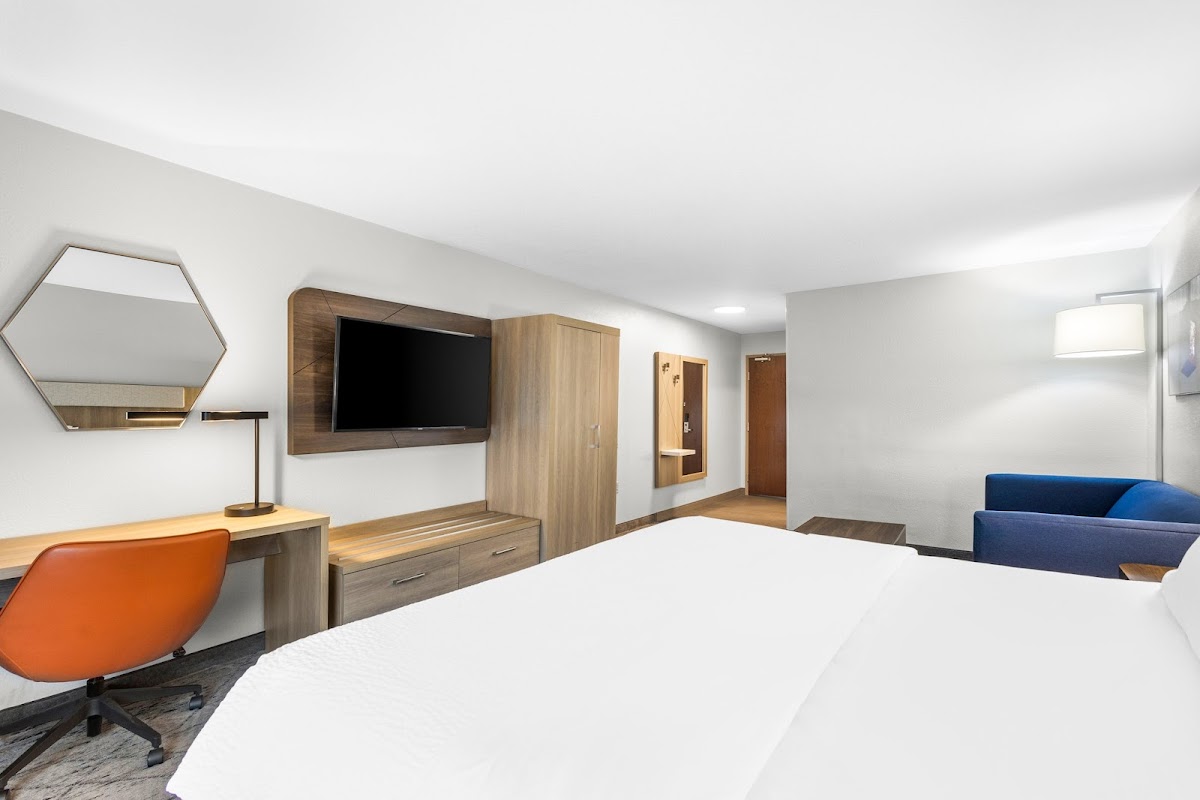 Holiday Inn Express & Suites Van Wert by IHG photo 2
