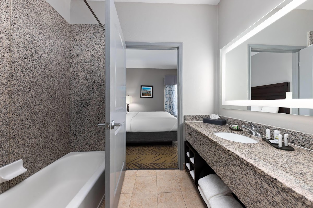 La Quinta Inn & Suites by Wyndham-Brookshire-West Katy photo 3