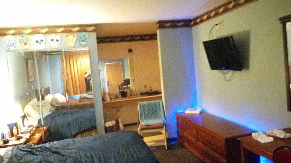 Tweety's 7 Diamond Inn photo 2