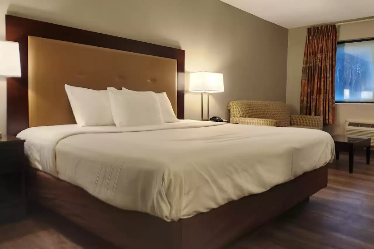 Econo Lodge Inn & Suites Warsaw