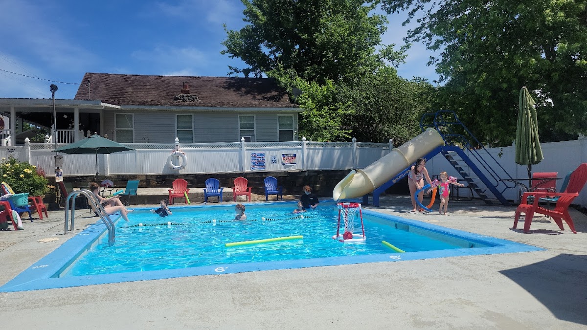 Aurora's Kentucky Lake Cottages photo 3
