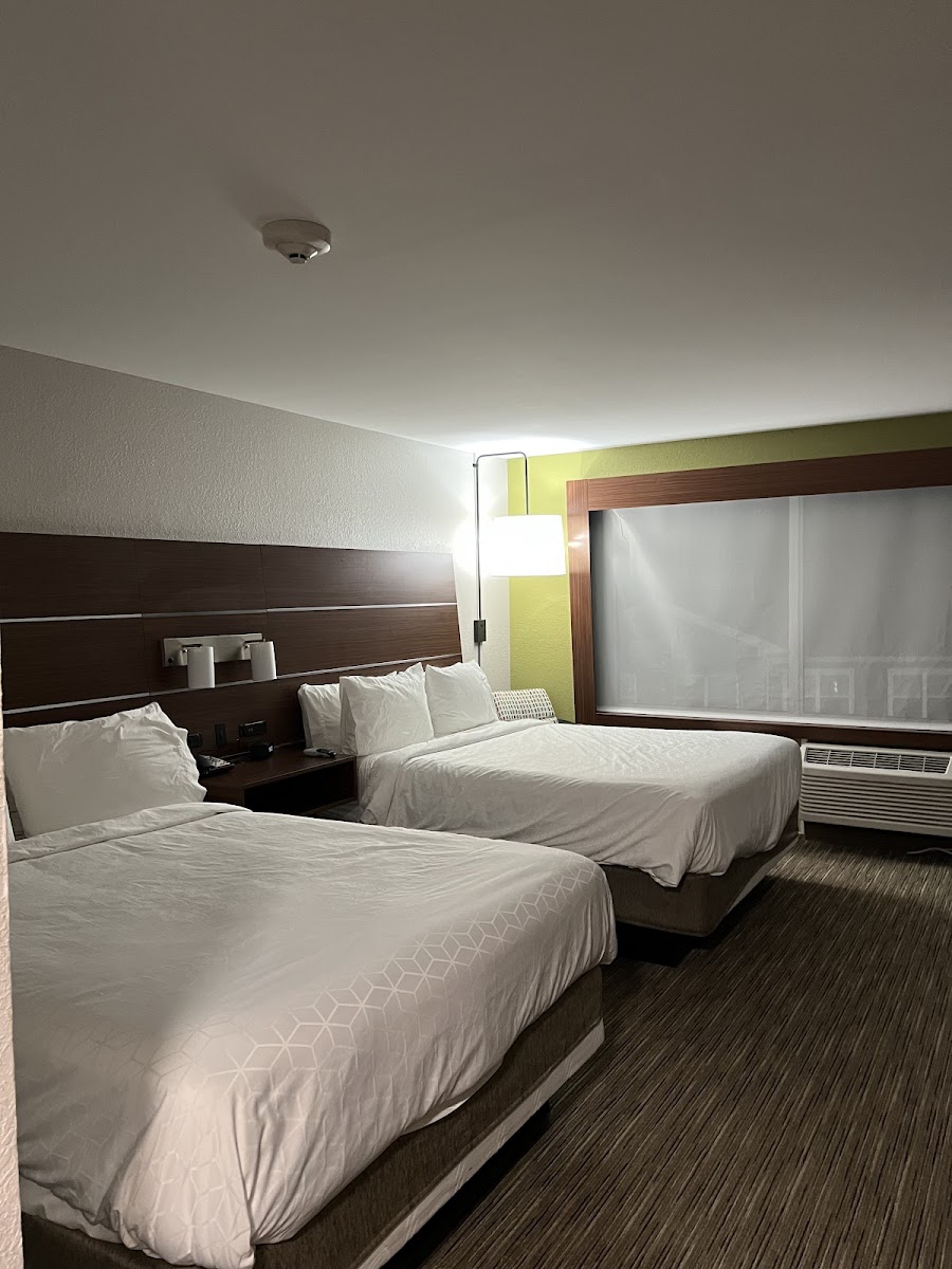 Holiday Inn Express & Suites Columbia City, an IHG Hotel photo 2