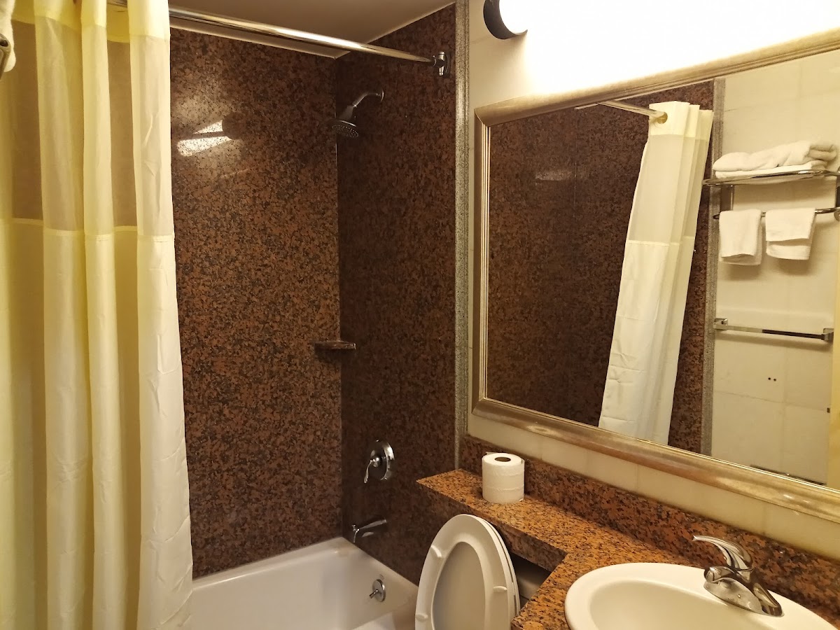 Hillcrest Hotel Near JFK Air Train photo 2