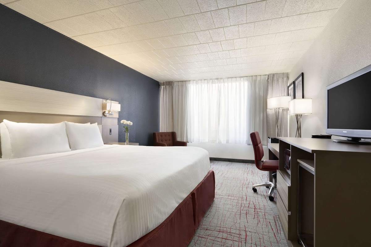 Ramada by Wyndham Beaver Falls photo 2