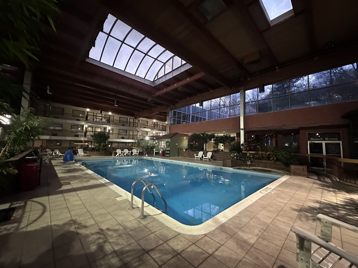 Ramada by Wyndham Beaver Falls photo 3
