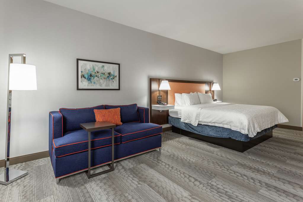 Hampton Inn Jefferson City at Capital Mall photo 2
