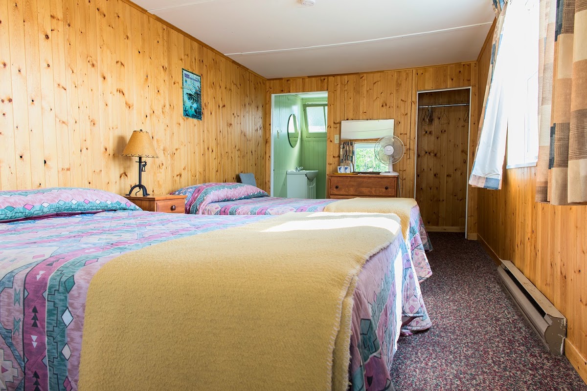 Poplars Resort photo 2
