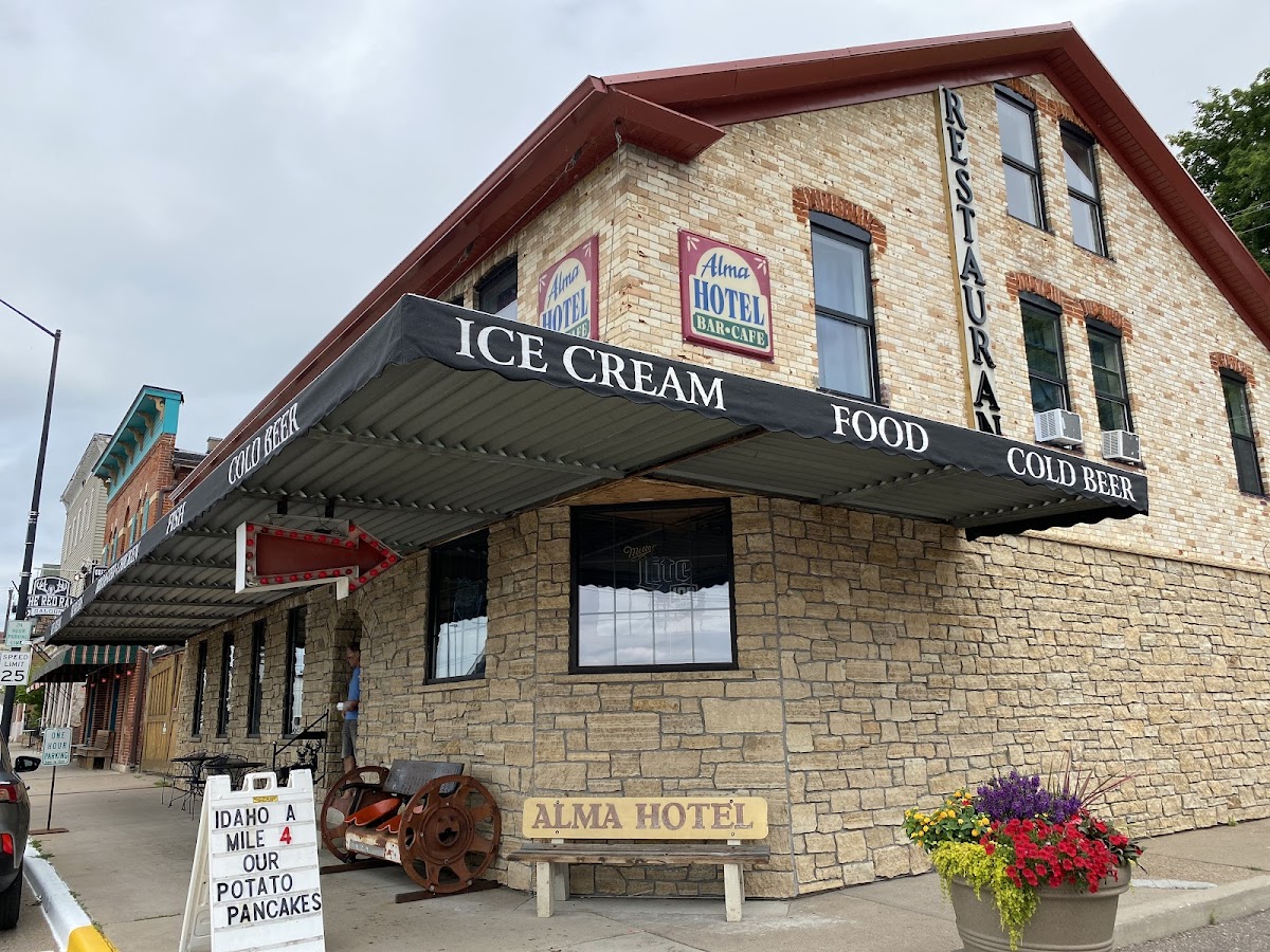 Alma Hotel, Bar, Cafe