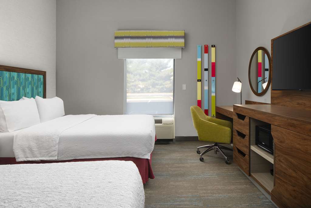 Hampton Inn Chicopee/Springfield photo 2