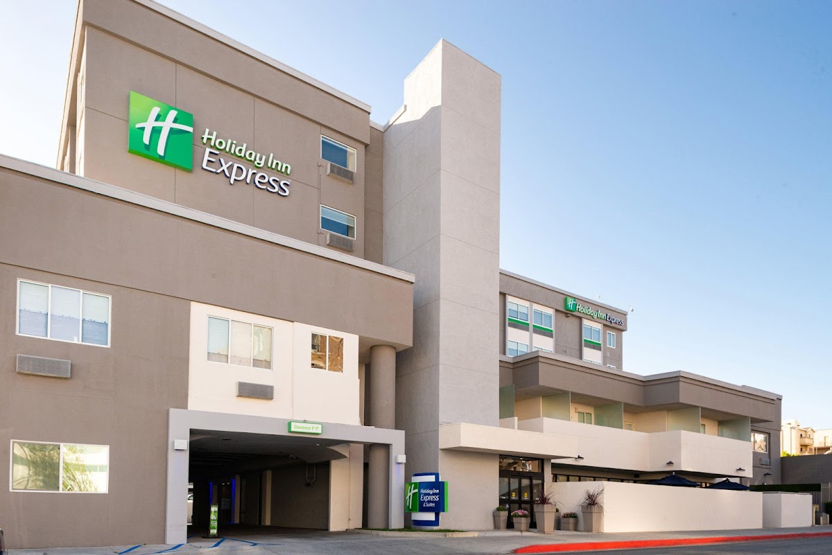 Holiday Inn Express & Suites Los Angeles Downtown West by IHG