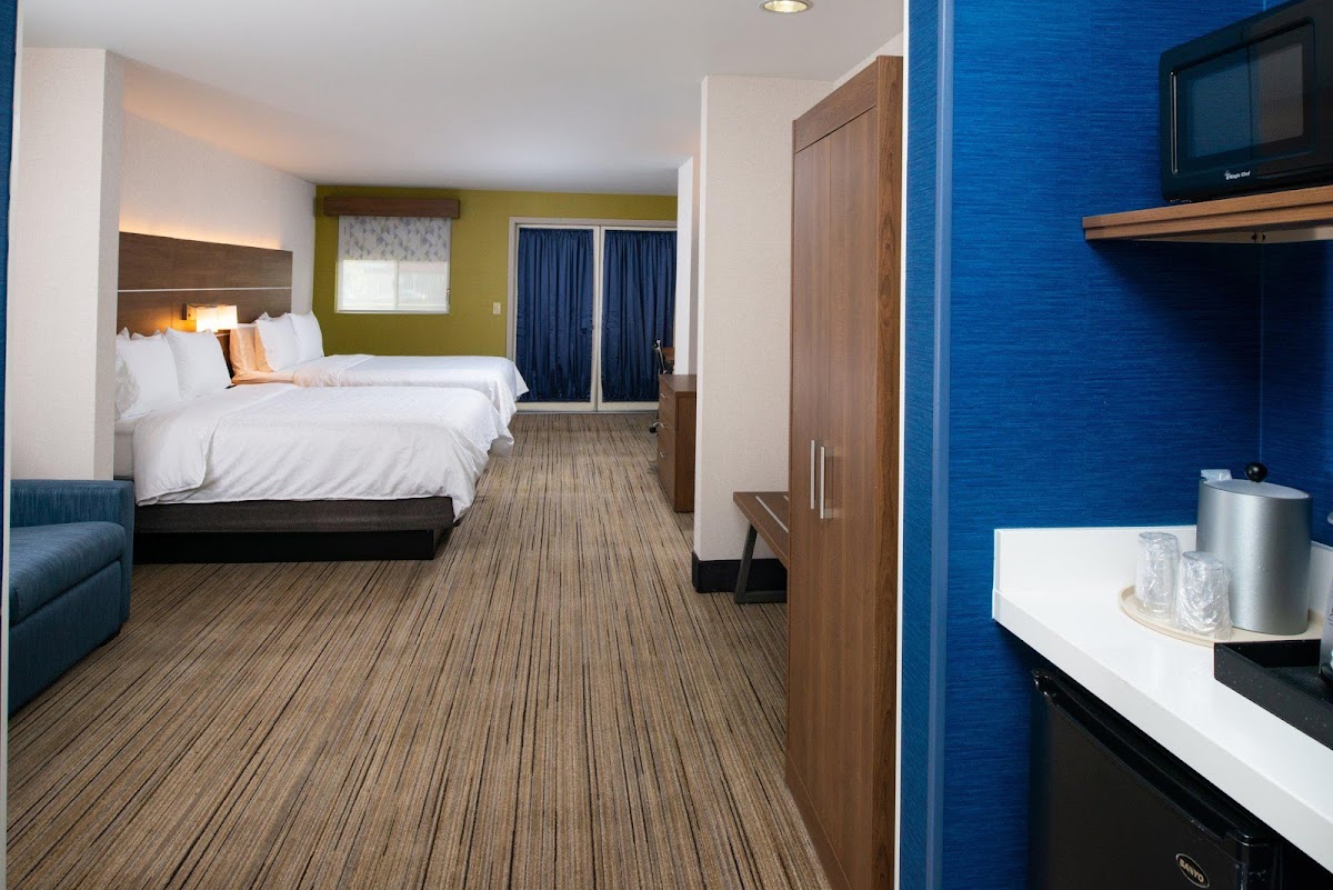Holiday Inn Express & Suites Los Angeles Downtown West by IHG photo 2