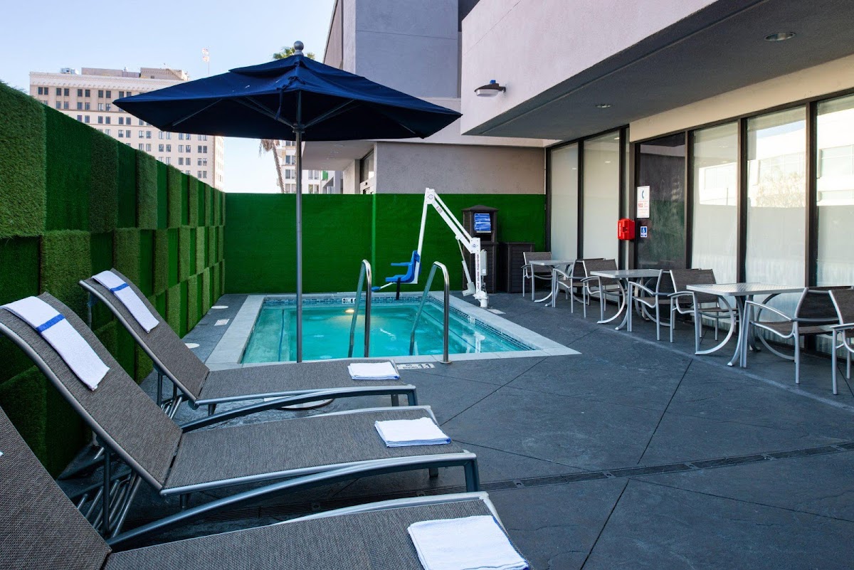 Holiday Inn Express & Suites Los Angeles Downtown West by IHG photo 3
