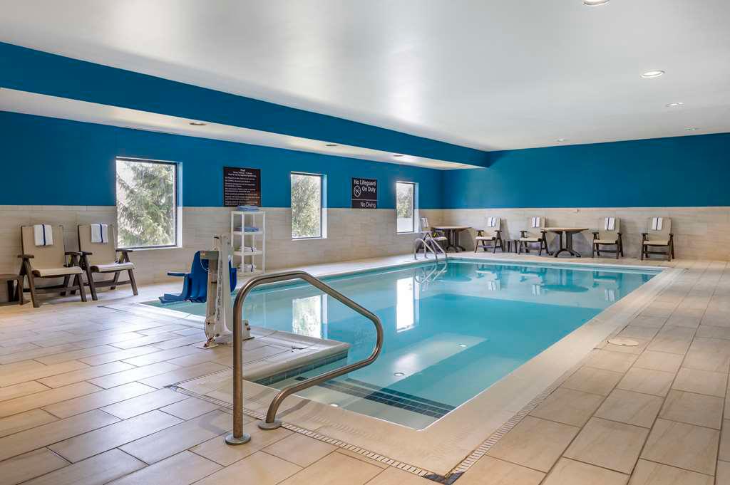 Hampton Inn Greenfield photo 3