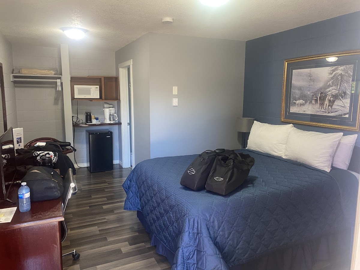 Arrow Lake Motel photo 3