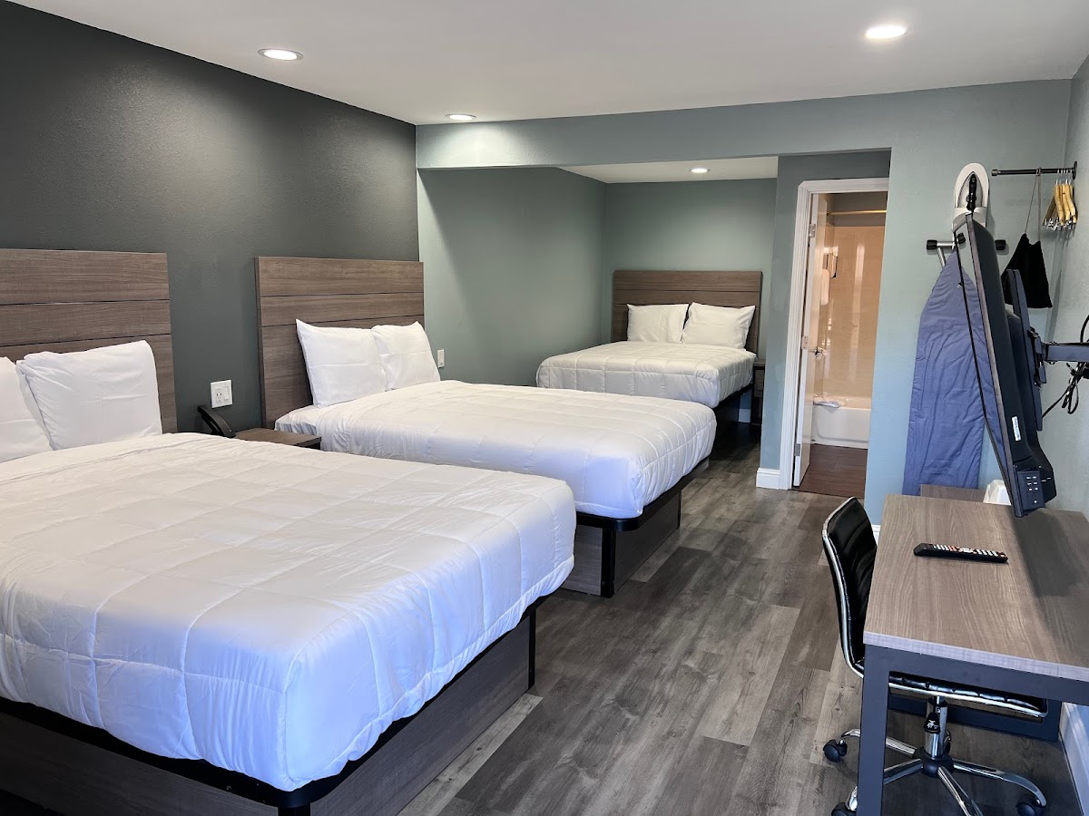 Surf City Inn & Suites photo 3