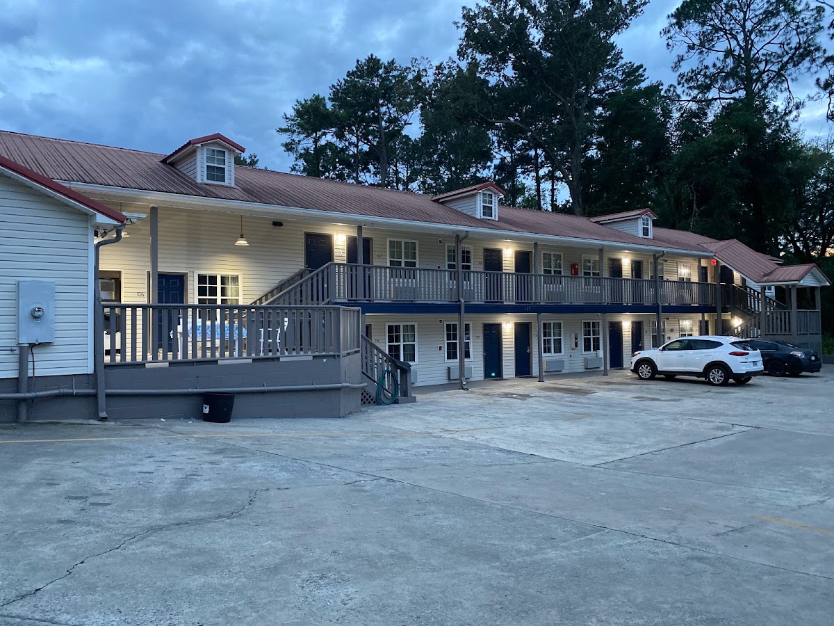 Mt Vernon Inn & Suites