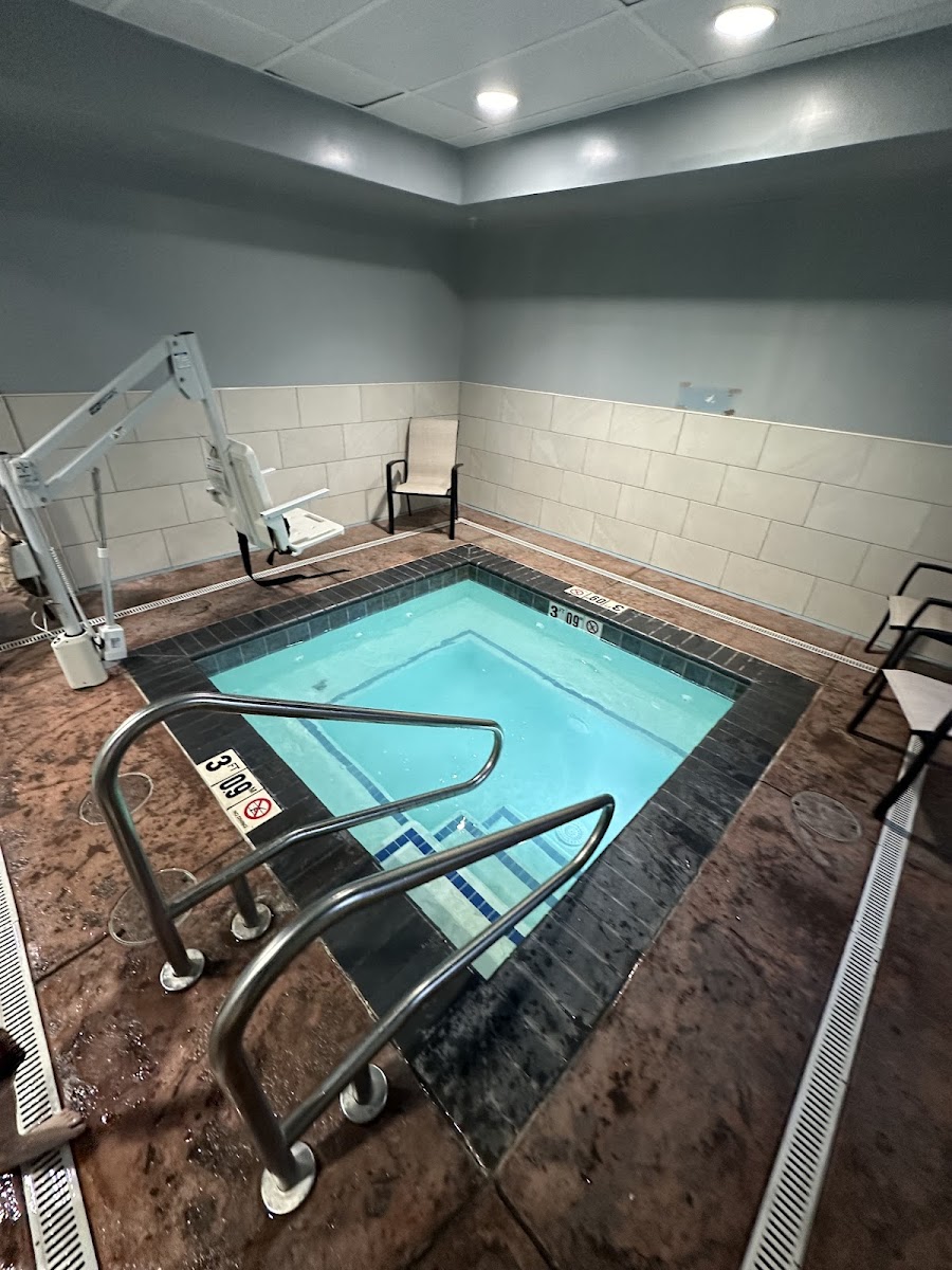 Holiday Inn Express & Suites Redding, an IHG Hotel photo 3