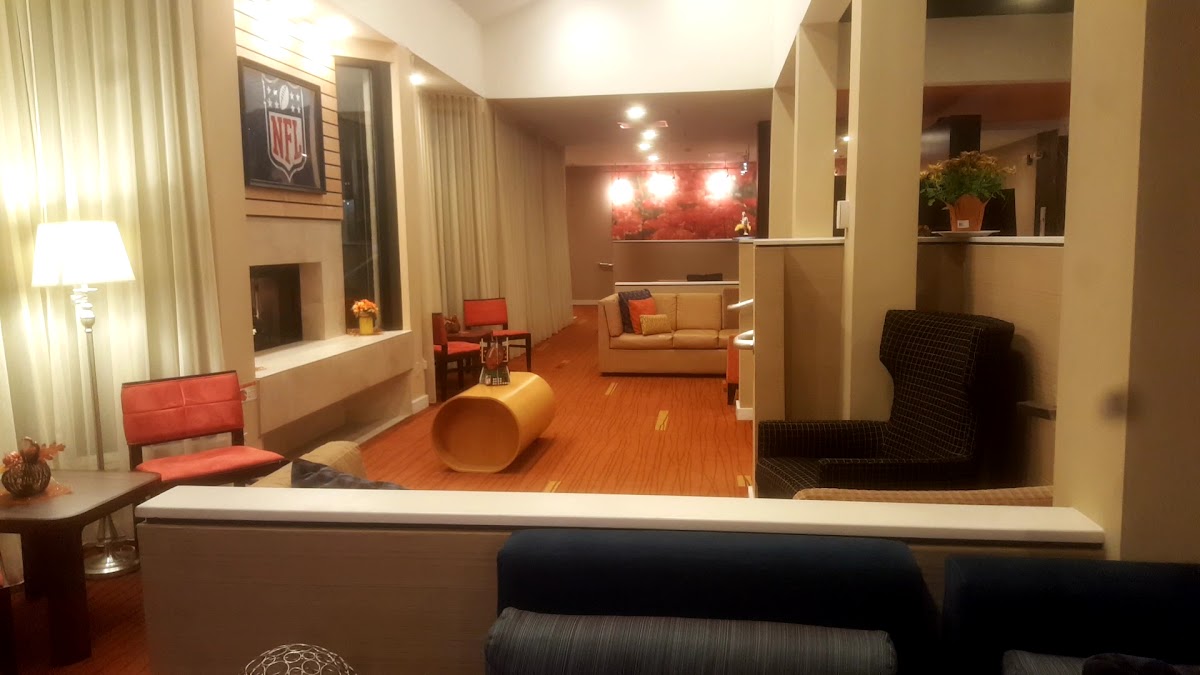 Courtyard by Marriott Hampton Coliseum Central photo 2