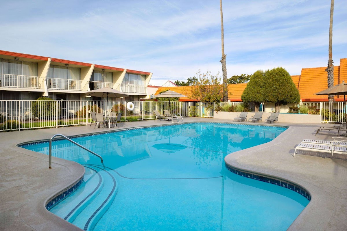 Travelodge by Wyndham Monterey Bay