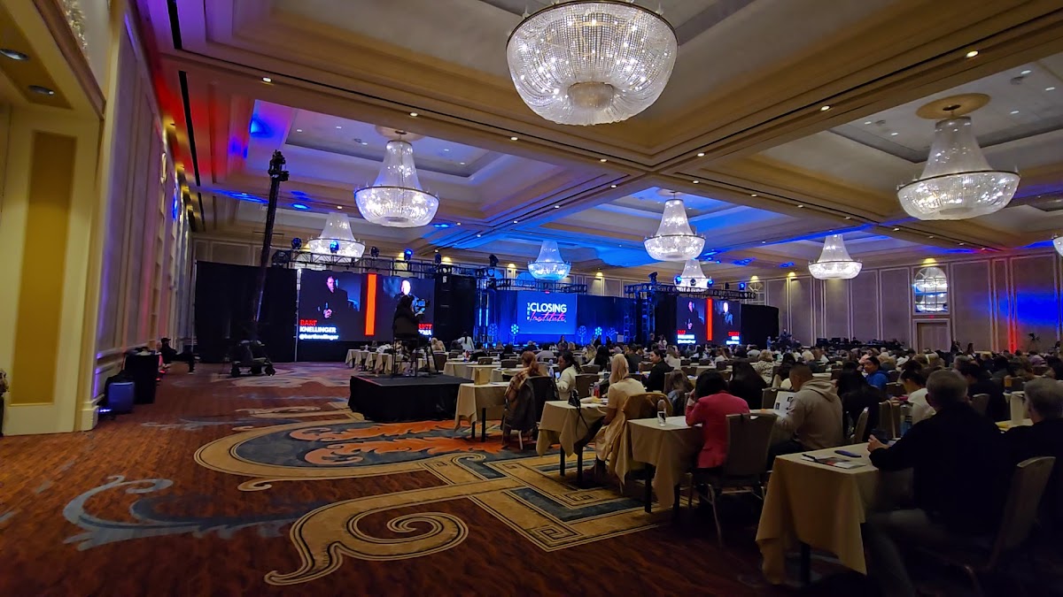 DoubleTree by Hilton Hotel Dallas - Market Center photo 2
