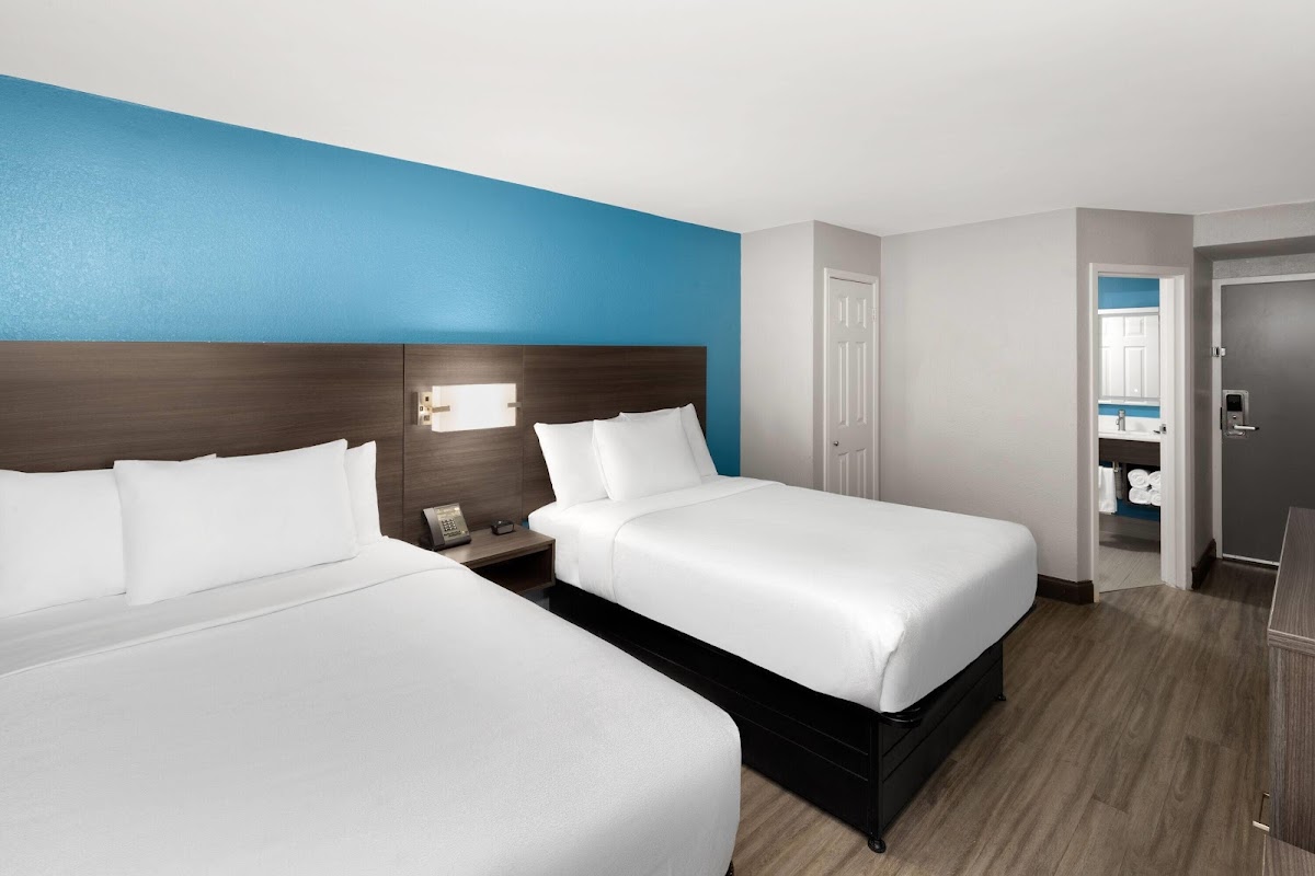 La Quinta Inn & Suites by Wyndham Houston Stafford Sugarland photo 2