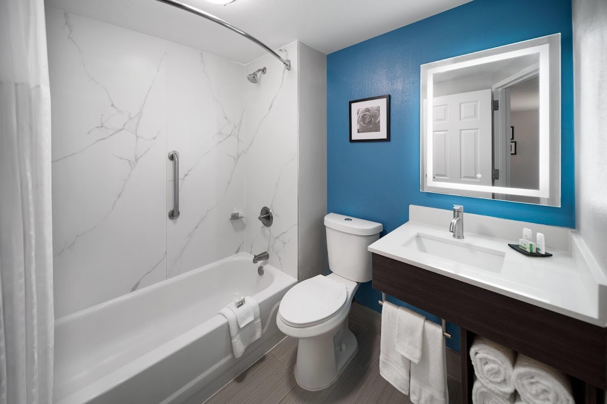 La Quinta Inn & Suites by Wyndham Houston Stafford Sugarland photo 3
