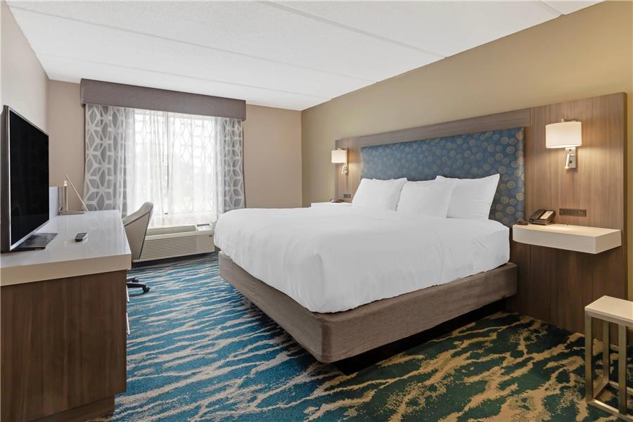 Comfort Inn & Suites Greenville Near East Carolina University photo 3