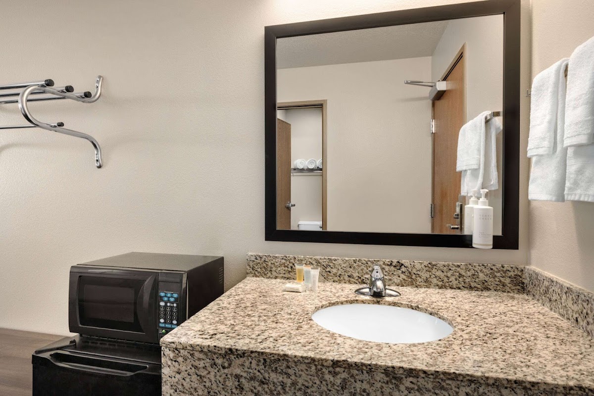Travelodge by Wyndham Vaughn photo 2