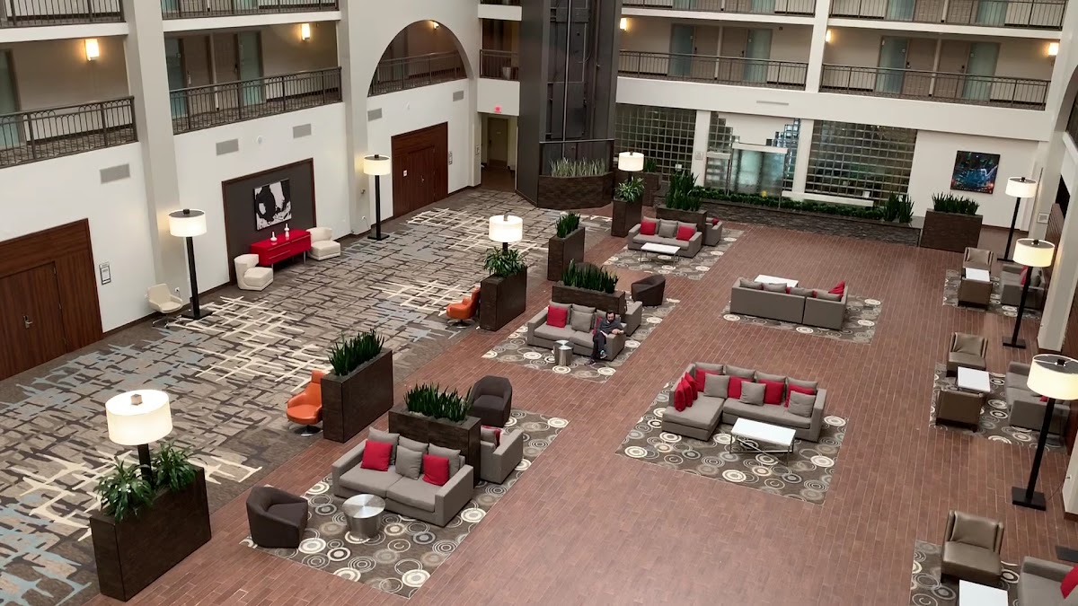 Embassy Suites by Hilton Detroit Livonia Novi photo 2