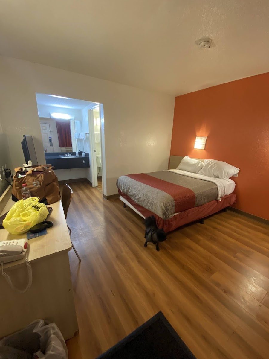 Motel 6 Southington, CT - Hartford photo 2