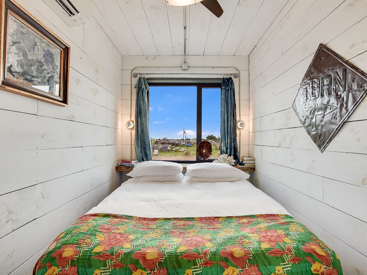 FlopHouze - Shipping Container Hotel photo 3