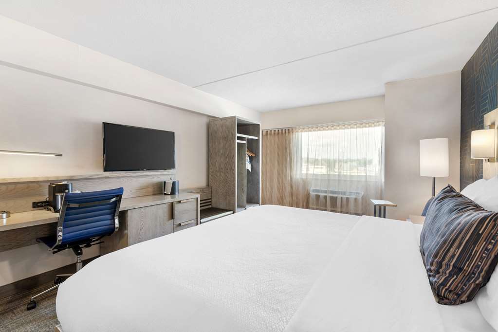 Best Western Plus Landmark Inn photo 2