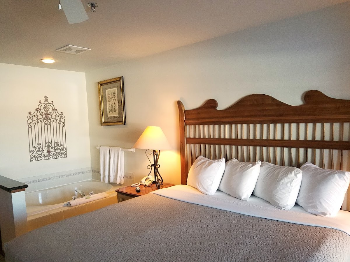 Bridgeport Waterfront Resort photo 2