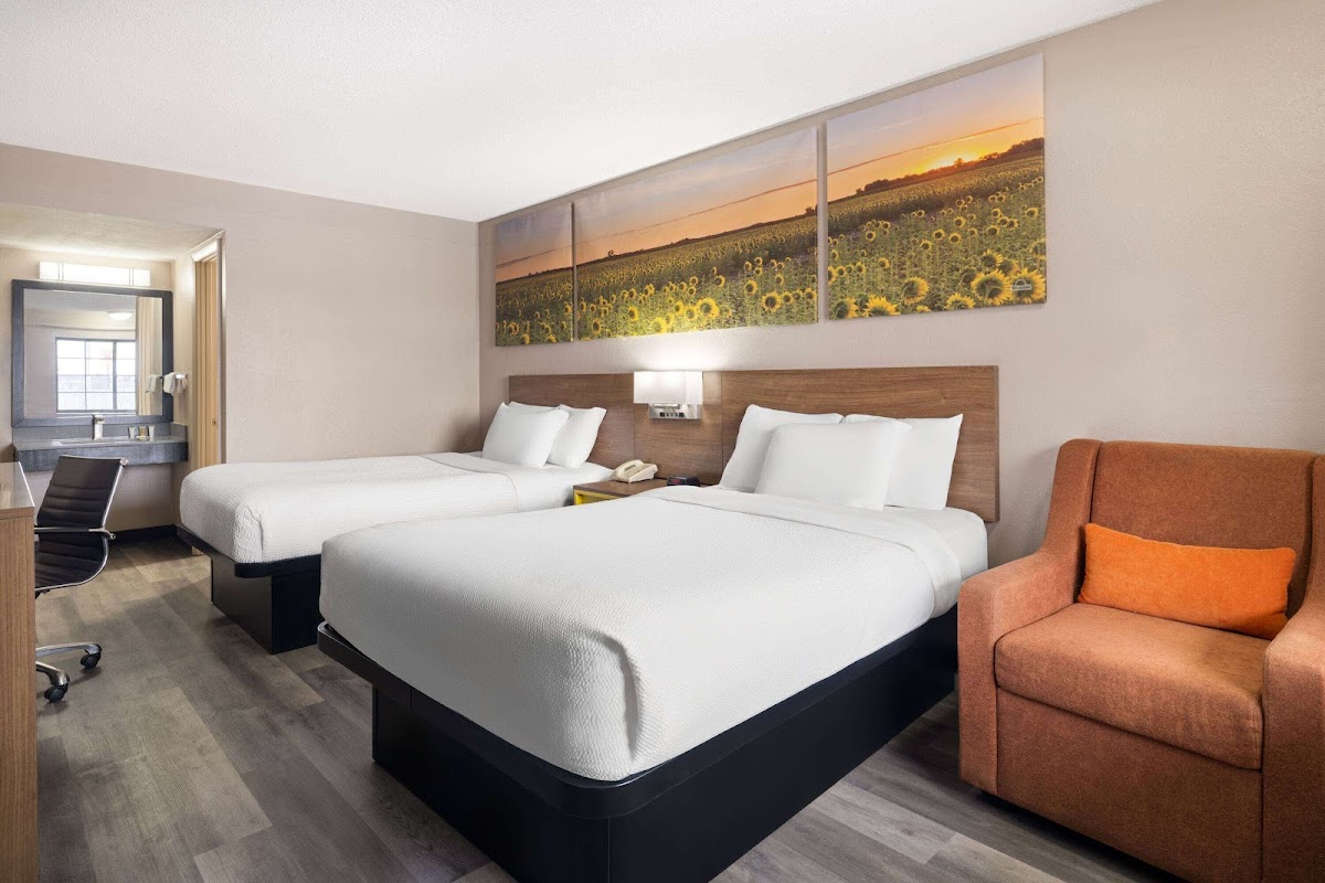 Days Inn & Suites by Wyndham Kokomo photo 2