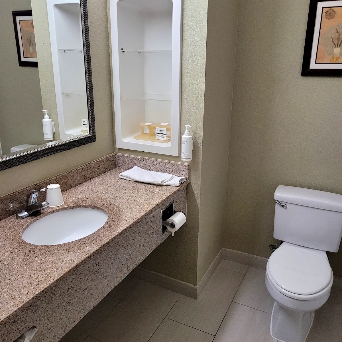 Hotel Marguerite Anaheim/Garden Grove, Trademark Collection photo 3